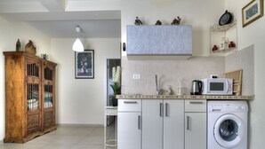 Apartment, Berbilang Katil, Non Smoking | Dapur peribadi