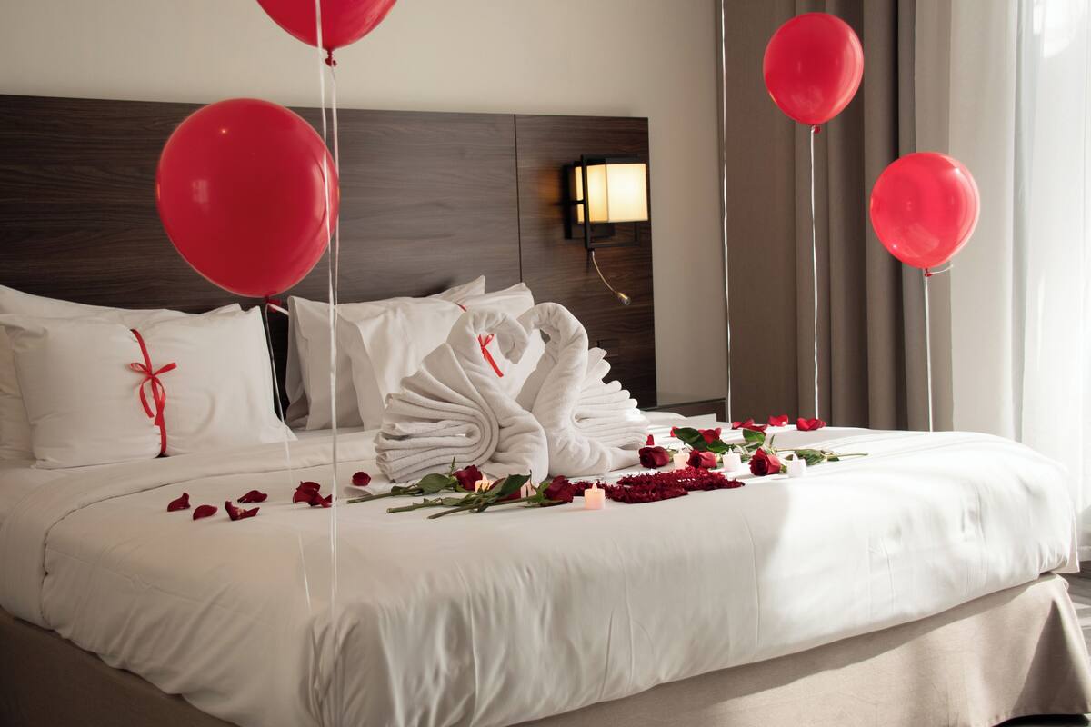 Superior Studio Suite (jacuzzi) | 1 bedroom, in-room safe, desk, blackout drapes