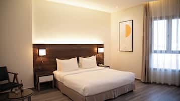 Basic Room, 1 King Bed