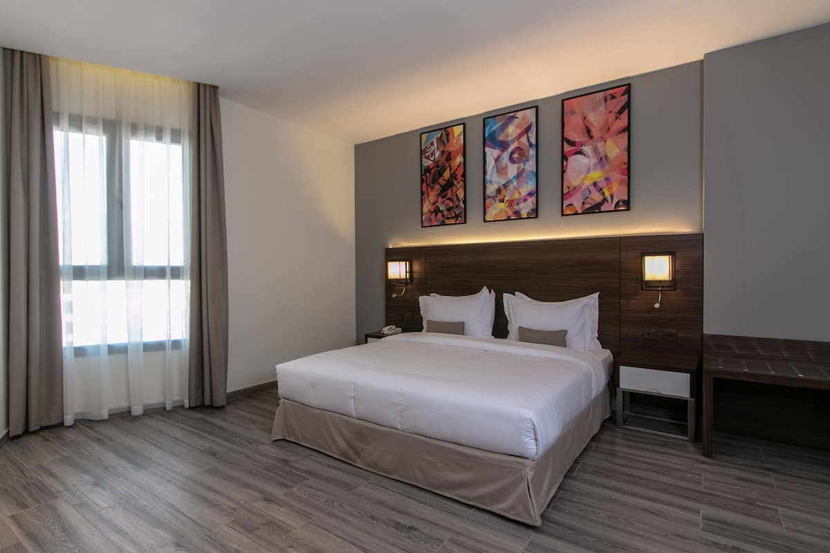 1 bedroom, in-room safe, desk, blackout curtains