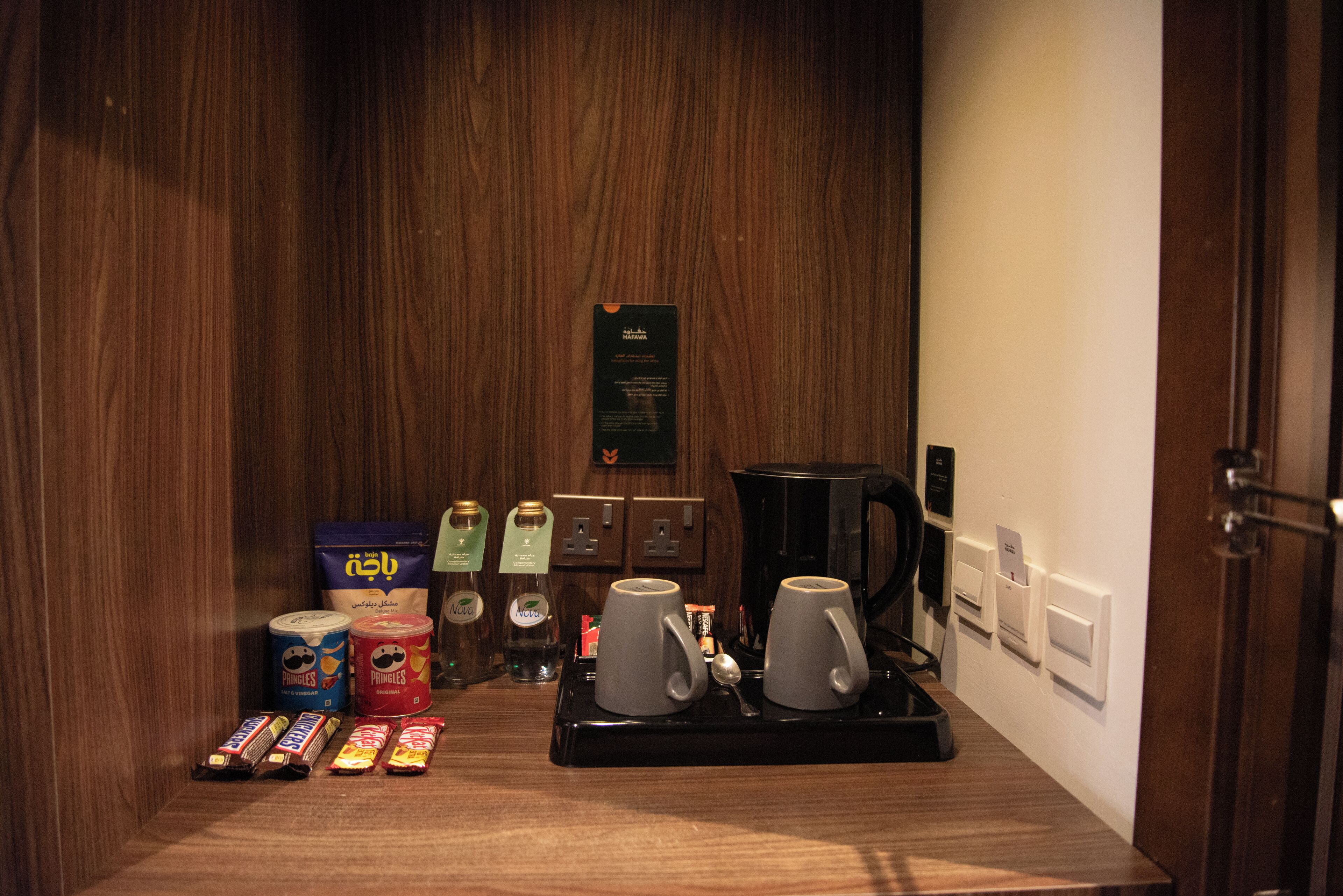 Zimmersafe, Schreibtisch, Verdunkelungsvorhänge, schallisolierte Zimmer