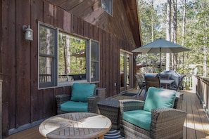 Outdoor dining - Cozy cabin in the center of Crystal Mountain Resort.  (Thompsonville)