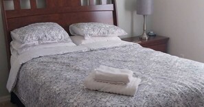5 habitaciones, tabla de planchar con plancha y wifi gratis 