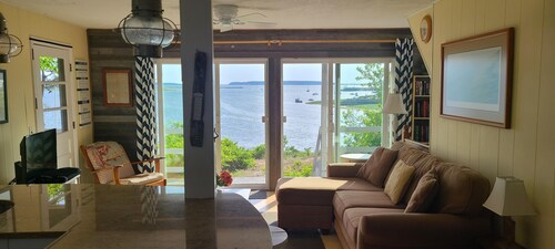 Waterfront Cottage - fantastic unobstructed views!!