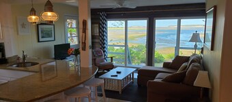 Waterfront Cottage - fantastic unobstructed views!!