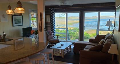 Waterfront Cottage - fantastic unobstructed views!!