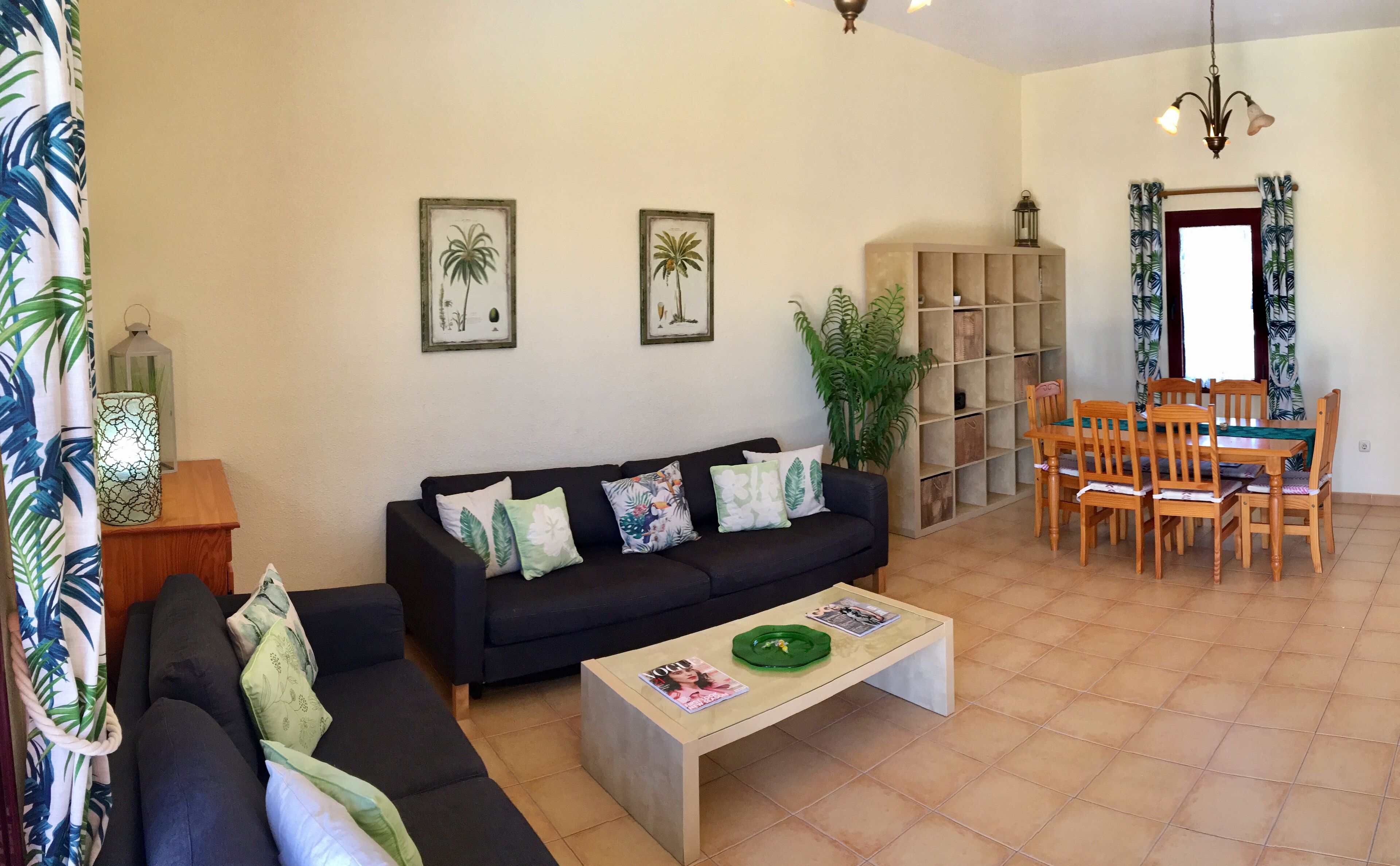 Een smart-tv, videogames, een dvd-speler en boeken