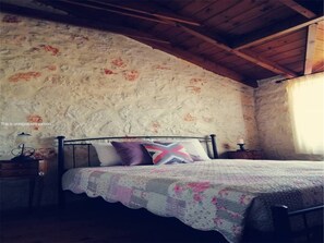 3 chambres, fer et planche à repasser, Wi-Fi, draps fournis