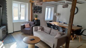 Smart TV, fireplace, DVD player, table football