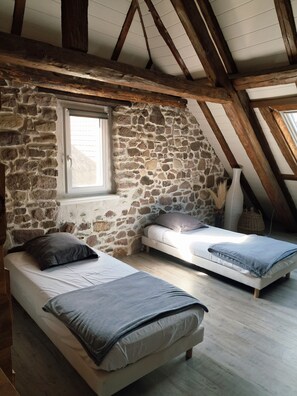 3 bedrooms, desk, travel cot, free WiFi - Large winegrower's house with character! In the heart of Alsace's vineyards(+190 m²) (Pfaffenheim)