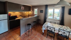 Dining - Independent apartment in Languedoc villa with panoramic views (Combaillaux)