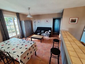 Interior - Independent apartment in Languedoc villa with panoramic views (Combaillaux)
