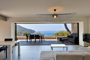 Smart TV, books - Superb villa overlooking the bay, panoramic sea view, swimming pool, beach 5min (Saint-Cyr-Sur-Mer)