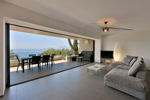 Smart TV, books - Superb villa overlooking the bay, panoramic sea view, swimming pool, beach 5min (Saint-Cyr-Sur-Mer)