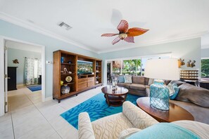 TV - P13 - Loggerhead House 3 Bedroom Home with Private Pool (Key Colony Beach)