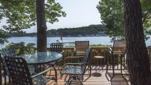Conveniently Located Lakefront Home - Gorgeous Views - Privacy - Dock In Cove