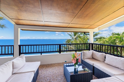 Absolute Oceanfront in Hilo! Read our Reviews!
