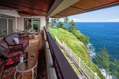 Absolute Oceanfront in Hilo! Read our Reviews! 