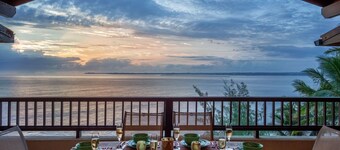 Absolute Oceanfront in Hilo! Read our Reviews! 