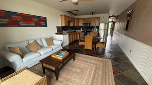 TV, books - Maui's best Surf, wdsurf, snorkeling by secluded beach+ AC (Paia)