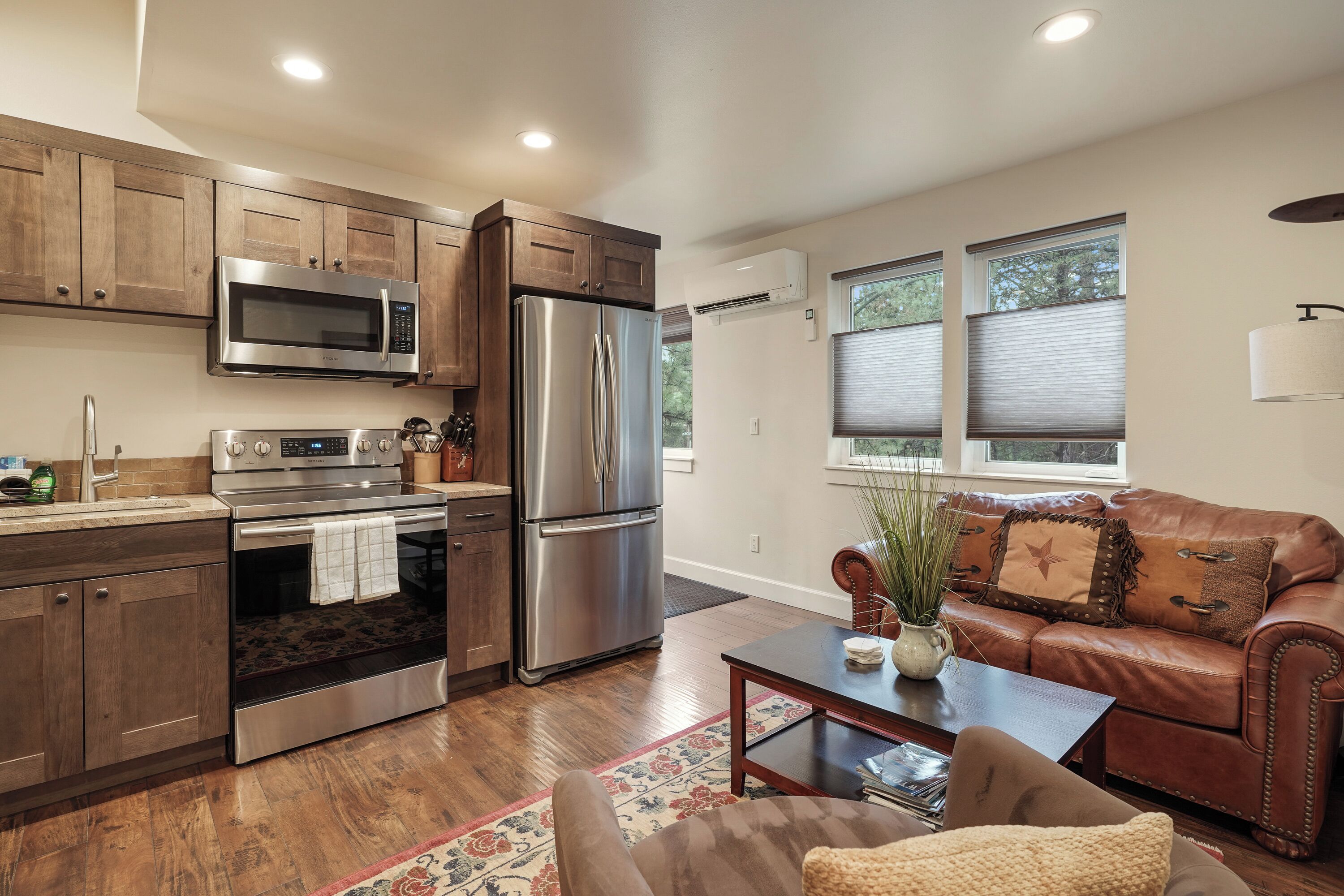 冰箱、微波炉、烤箱、炉灶