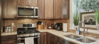 Trails End Retreat - Perfect Retreat Luxury Home, Guest Quarters, A/C, Foosball, Ping Pong