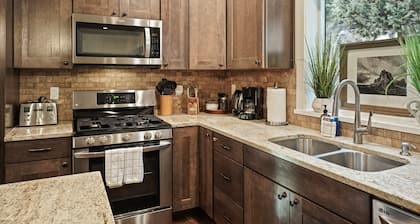 Nuevo, perfecto, casa de lujo, cuartos de huéspedes, aire acondicionado, futbolín, ping pong