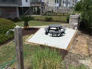 Outdoor dining - OCEAN FRONT  Condo Surfwatch II number 401 (Surfside Beach)