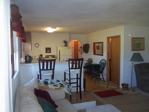 Book Today!  Spectacular Mountain Views!