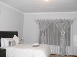 Habitación estándar doble | Sábanas de algodón egipcio y ropa de cama de alta calidad