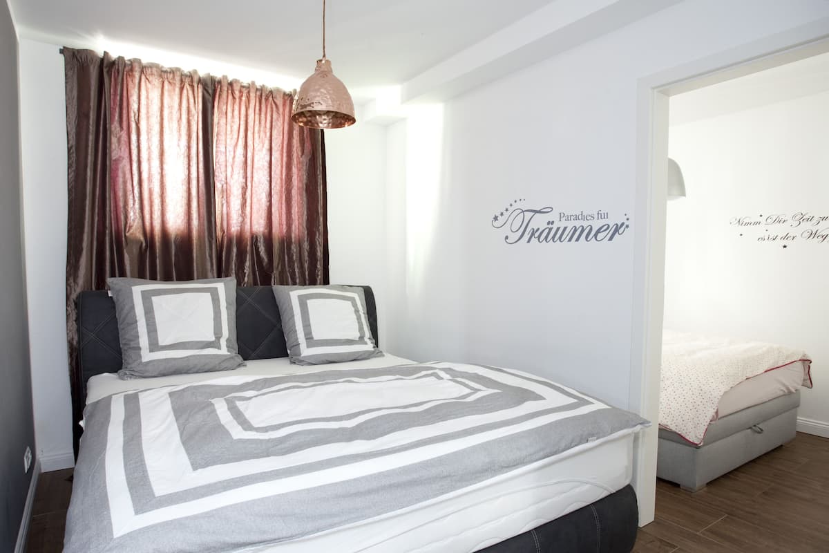 Apartment (A) | Premium bedding, individually decorated, individually furnished