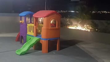 Children’s play area – outdoor