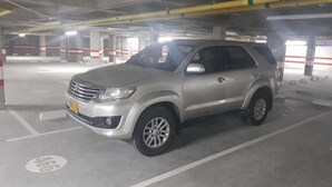 A parking garage with a silver SUV parked in a designated space. - Apartamento Ciudalela NIO (Neiva)