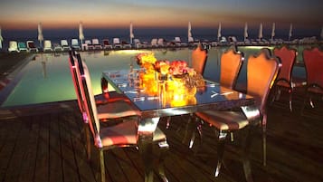 Couples’ dining