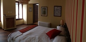 Habitación doble tradicional (Rossini) | Decoración personalizada, muebles diferentes y insonorización