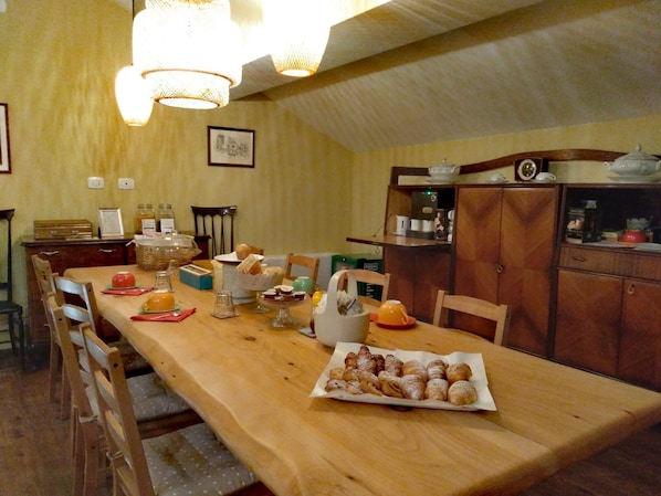 Desayuno buffet todos los días (con cargo) 