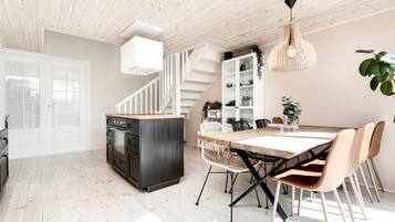 Design Villa, 3 Bedrooms, Mountain View | Private kitchen | Full-sized fridge, oven, stovetop, dishwasher