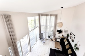 Design-Villa, 3 Schlafzimmer, Bergblick | Wohnbereich | Smart-TV, Netflix