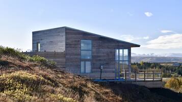 Vista frontal de la propiedad