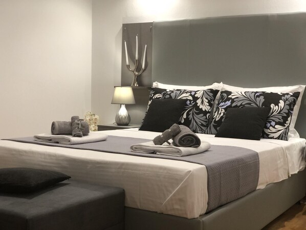 2 bedrooms, iron/ironing board, WiFi, bed sheets - Athenaeum Boutique Residence 100m to Acropolis Museum (Athina)