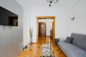 TV - Athenaeum Boutique Residence 100m to Acropolis Museum (Athina)