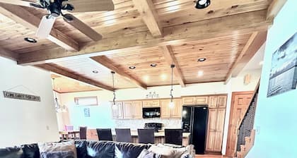 Lake Puckaway Getaway - Condo sur 2 étages au bord du lac, impeccable 5% de rabais à partir de 7 nuits