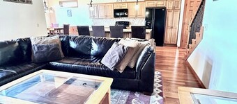 Lake Puckaway Getaway - Immaculate lakefront 2-story townhome 10% off 7+ nights