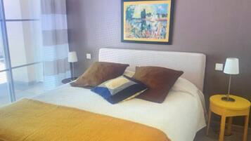 2 makuuhuonetta, silitysrauta/-lauta, vauvan matkasÀnky, Wi-Fi