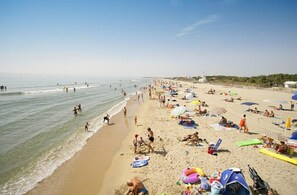 Plage à proximité, chaises longues