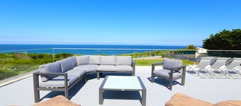 PG Beach House - Luxury Sea Front View