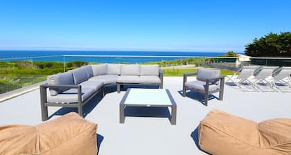 PG Beach House - Luxury Sea Front View