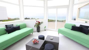 Smart-TV, BĂŒcher, Stereoanlage