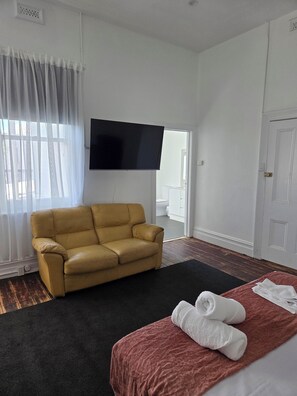 Suite estudio Confort | Tabla de planchar con plancha, wifi gratis y ropa de cama 