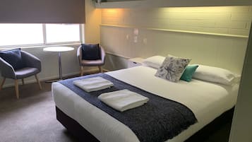 Comfort Room, 1 Queen Bed, Accessible